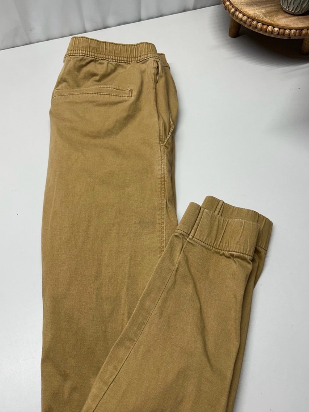 Hollister Men's Elastic-Waist Chinos in Tan